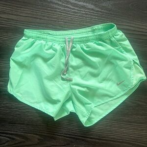 🍍NIKE RUNNING SHORTS🍍sz med🍍3” inseam🍍XY